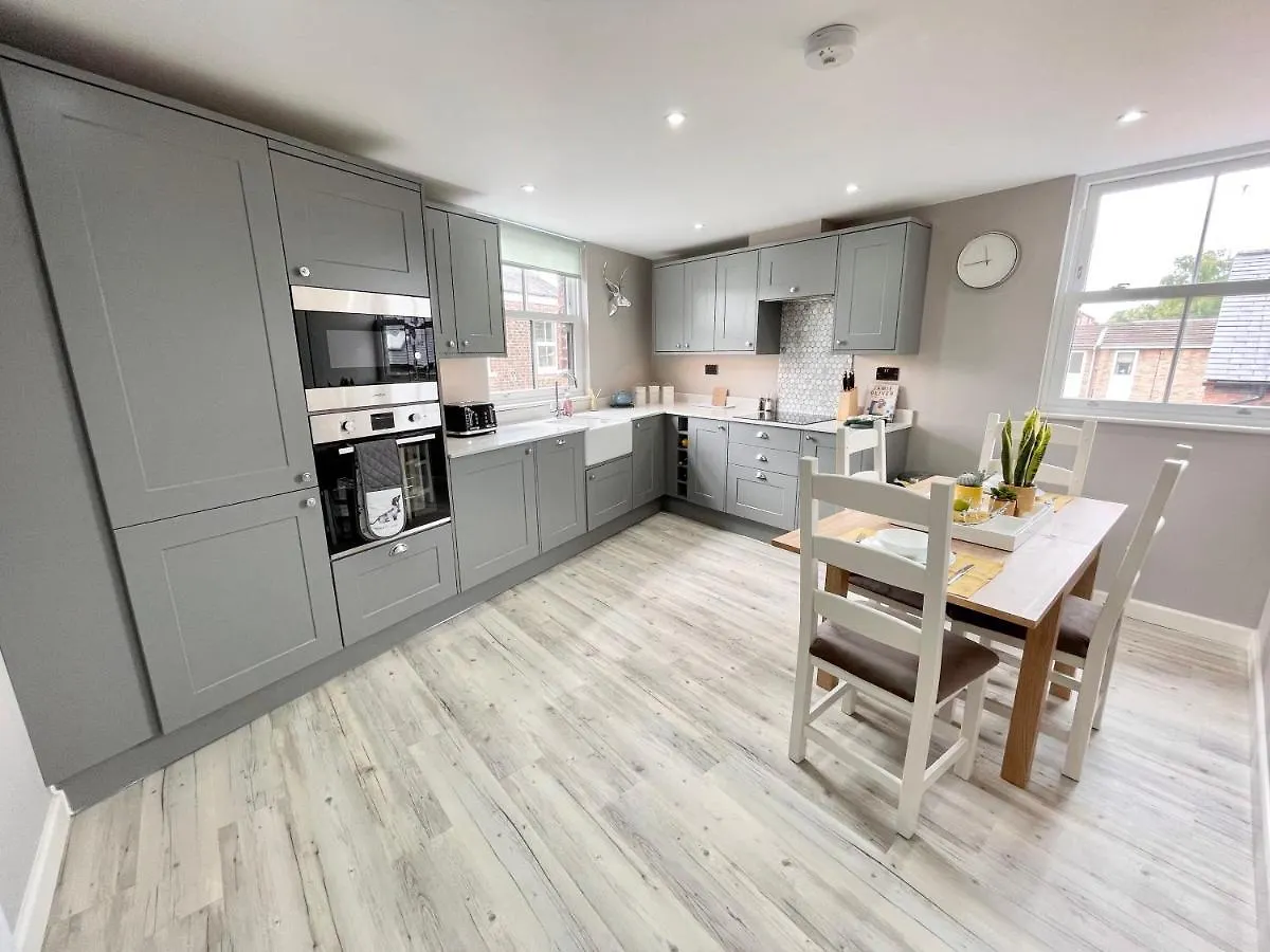 Old Yarn Apartment - Close To City Walls York